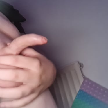 A juicy cock with clean shaved balls, showing a beautiful thick dick pic.