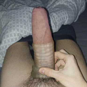 Big, thick cock with hairy balls and a muscled stud in this French pic.