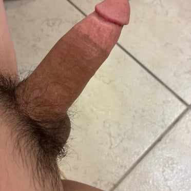 Beautiful, thick, hairy cock pic from a muscled dude.