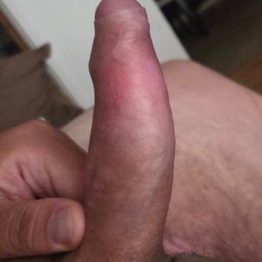 Thick, veiny cock pic with a nice pink head, 16.5cm long, perfect for a muscled stud.