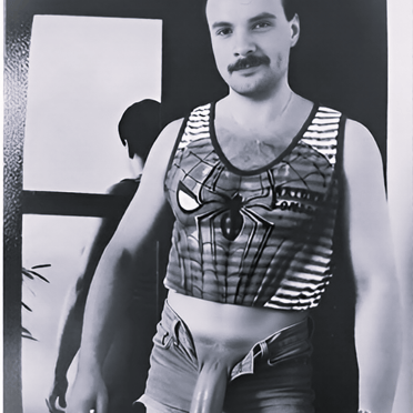 This thick 20cm dick pic features a muscled dude with light pubic hair.