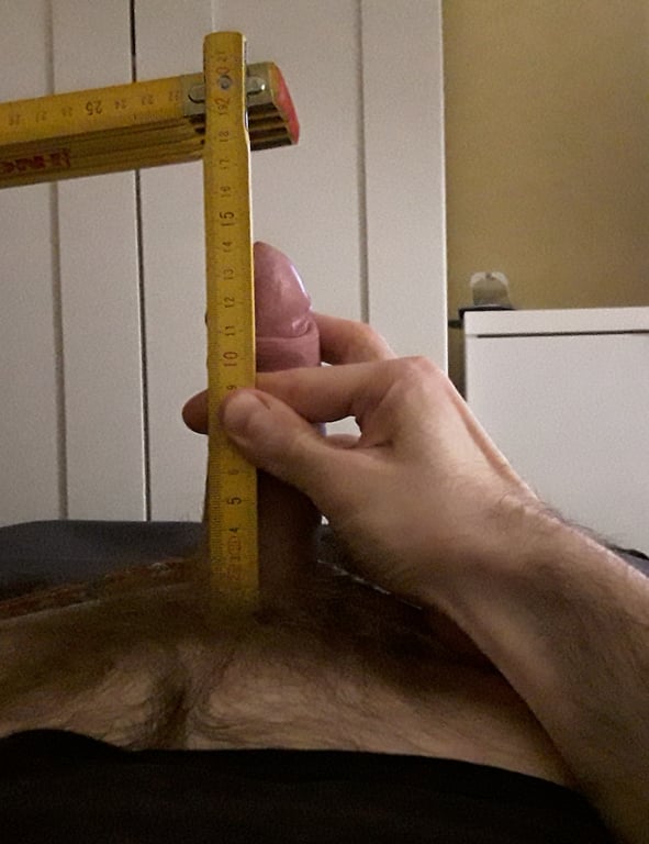 Here is a description for the image:

A beautiful, thick 14cm cock with light pubic hair, captured in a measuring pic.