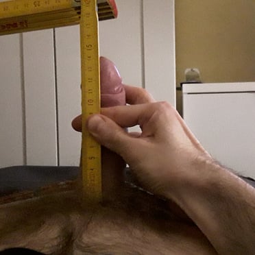 Here is a description for the image:

A beautiful, thick 14cm cock with light pubic hair, captured in a measuring pic.