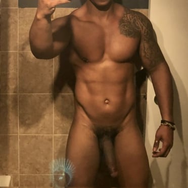 Cuban amateur pic showing a very nice thick dick with a bushy pubic hair.
