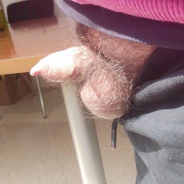 This Spanish pic shows a bushy, juicy 7cm dick with big balls needing to cum.
