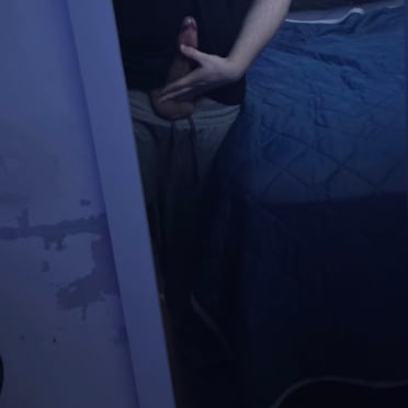 A thick, juicy, and veiny cock photo from Australia, measuring 8 inches.