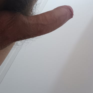 A juicy and veiny 12cm cock with a hairy pubic area in this close-up pic.
