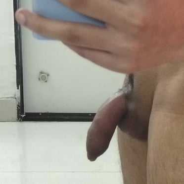 A beautifully shaped, thick dick pic with nicely filled balls.