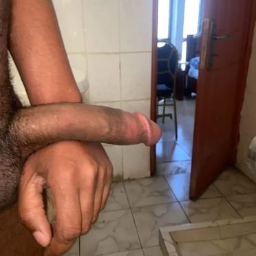 Ethiopian uncut cock with a mouth-watering head and a bushy base captured in an amateur pic.