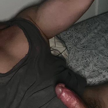 Beautifully veiny and thick dick pic from a muscled dude.