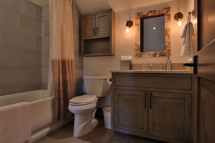 277-Old-Armington-Rd-Lucky-Man-large-056-45-Bathroom-1500x1000-72dpi.jpg
