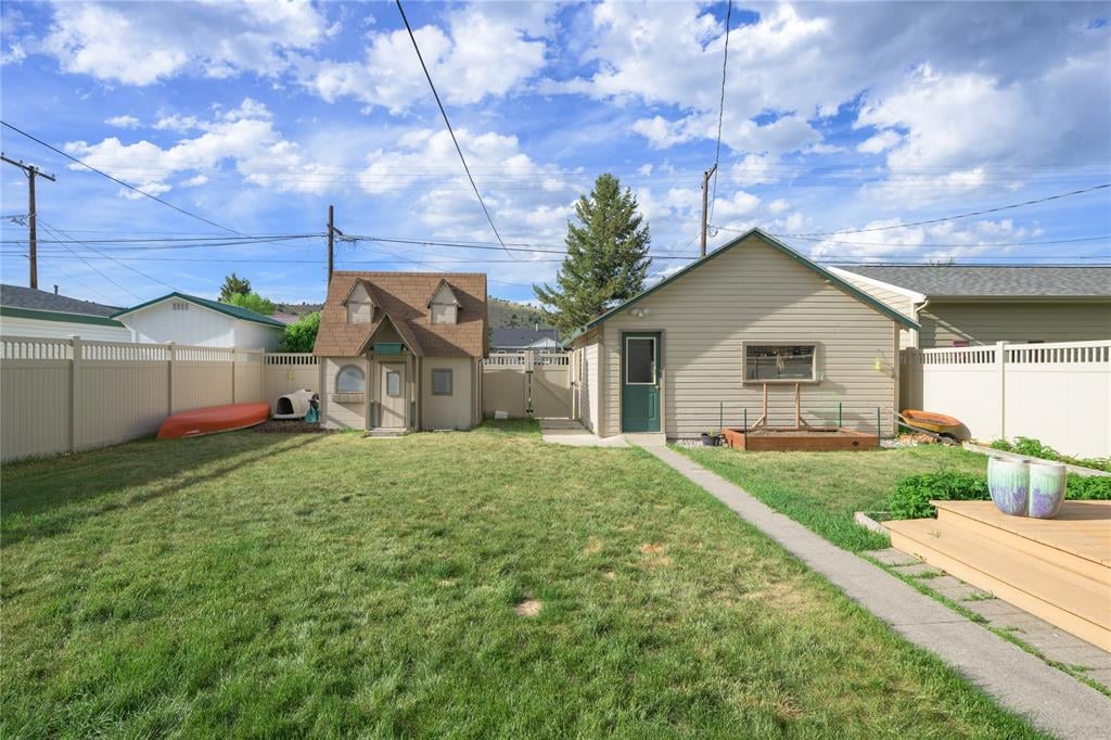 Fenced backyard at 1008 W 4th St