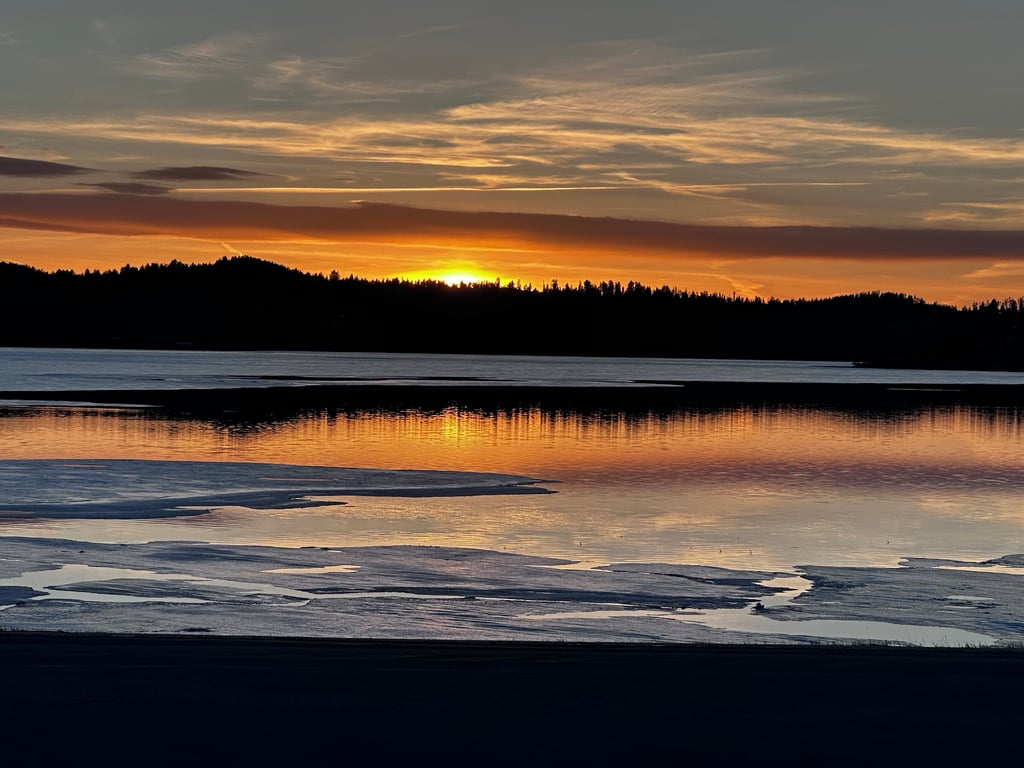 Wintry sunset on the lake - Photo Credit: Jenna Buxbaum