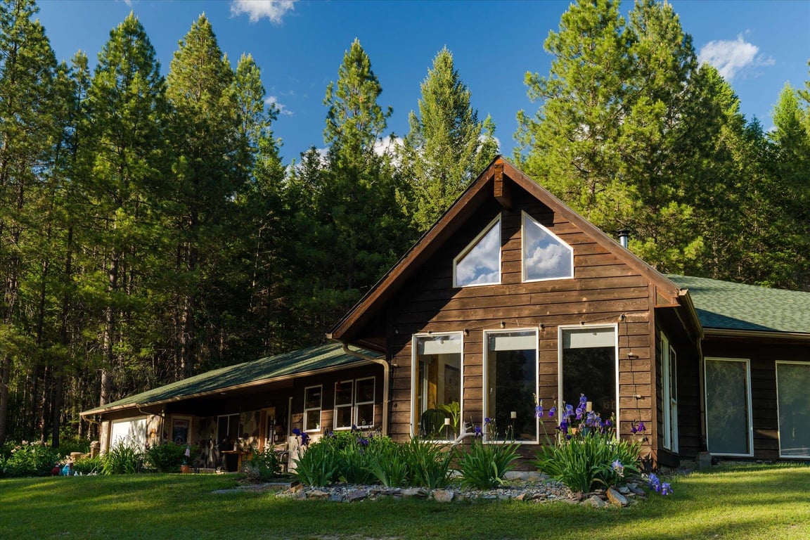 Mountain-style home above the Kootenai River