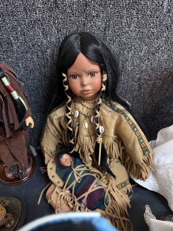 GROUPING OF PORCELAIN INDIAN DOLLS - Image 2