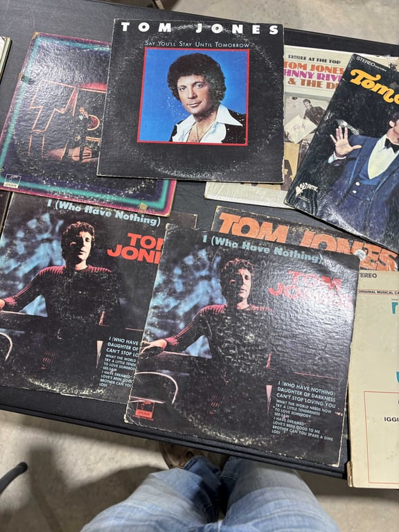 15 Tom Jones Albums - Image 4