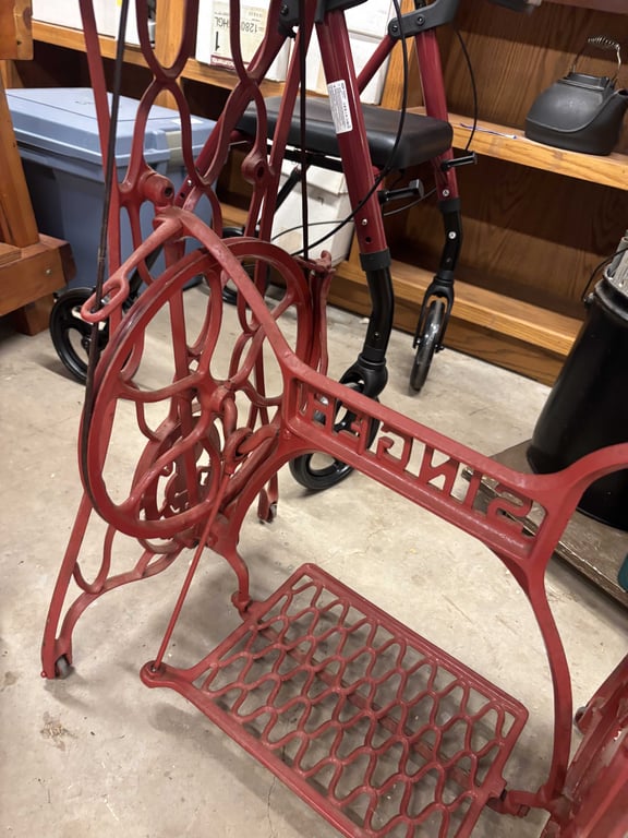 Makeship grinder out of old sewing table - Image 3