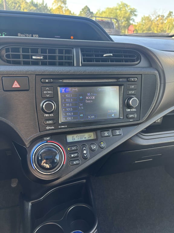 2012 Toyota Prius C - Image 15