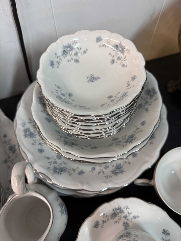56 PCS. JOHANN HAVILAND BLUE GARLAND FINE CHINA - Image 2