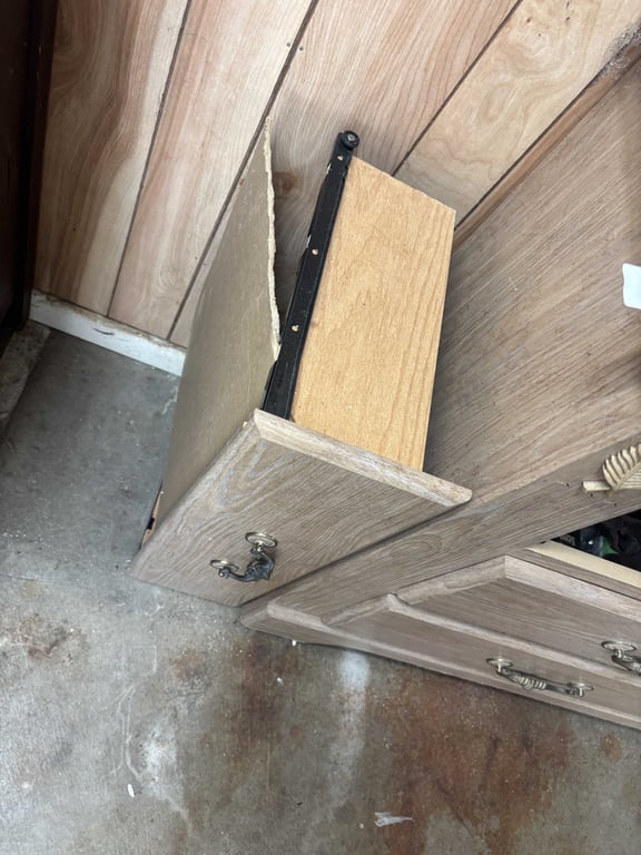 6 drawer dresser and contents - Image 4