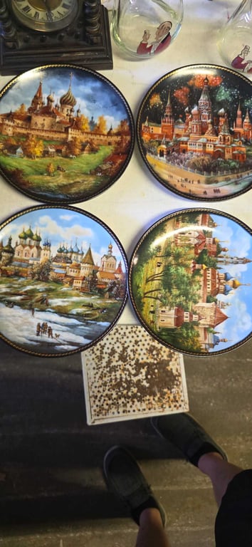 4 TRINITY MOASTERY, ZAGORSK COLLECTOR PLATES FROM JEWELS OF THE GOLDEN RING COLLECTION