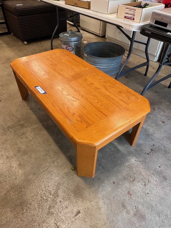 Expandable wooden coffee table