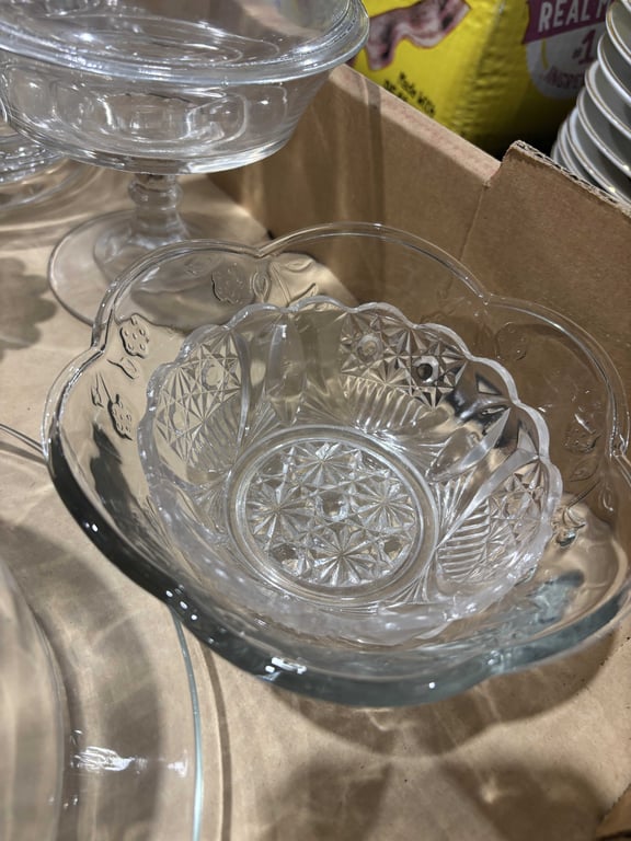 8 Pieces of Misc Glassware - Image 3