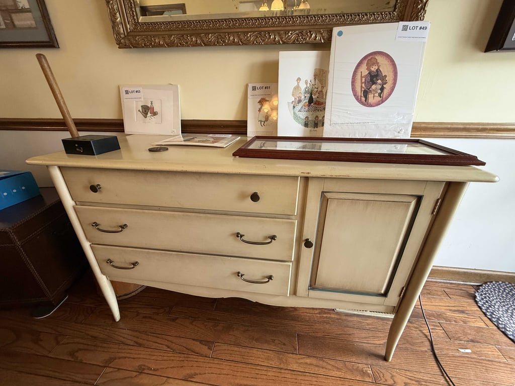 VTG CREAM COLOR CREDENZA - Image 3