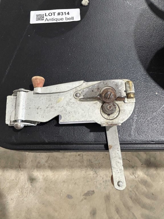 Antique can opener - Image 2