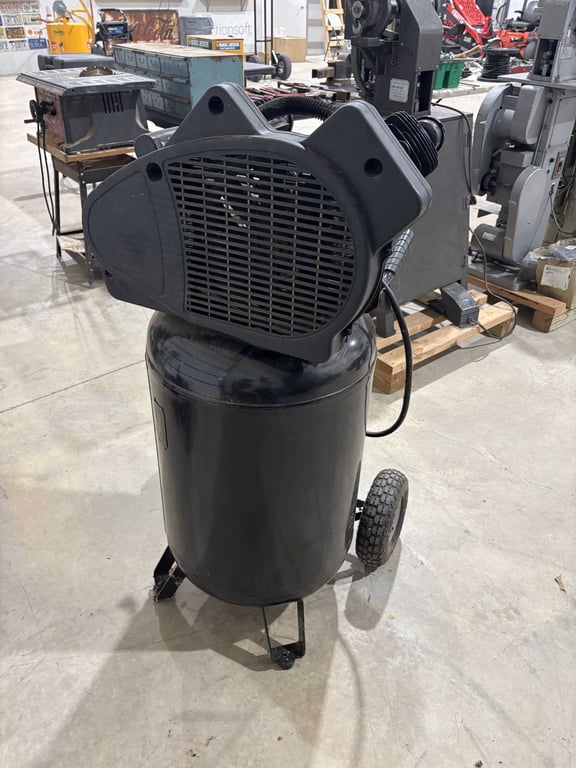 Husky 30 Gallon Air Compressor - Image 6