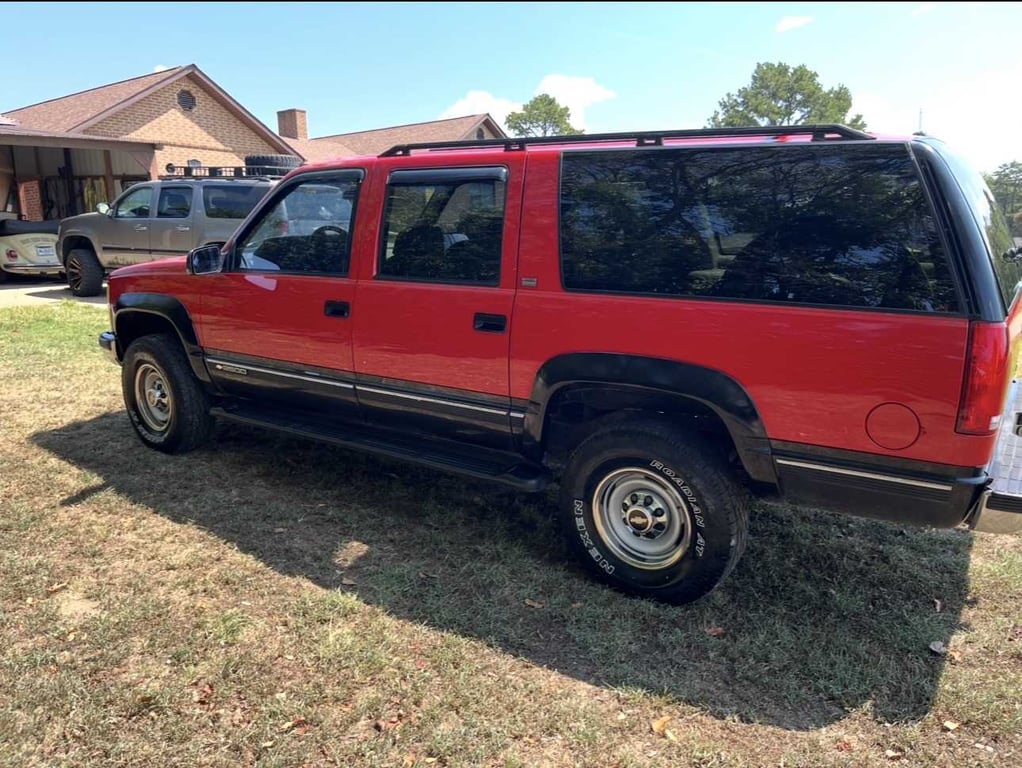1994 Chevy Suburban 4x4 - Image 8