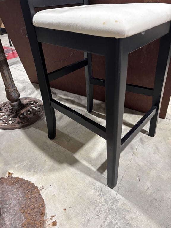 1 Dining Chair - Image 4