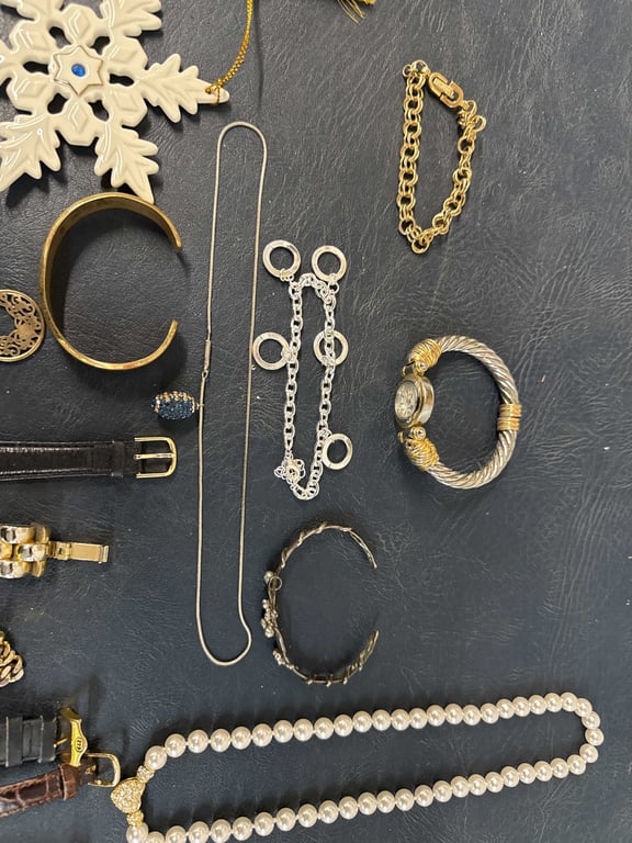 Watches and Costume Jewelry - Image 4