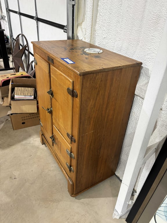 Airtite Vintage Icebox - Image 2