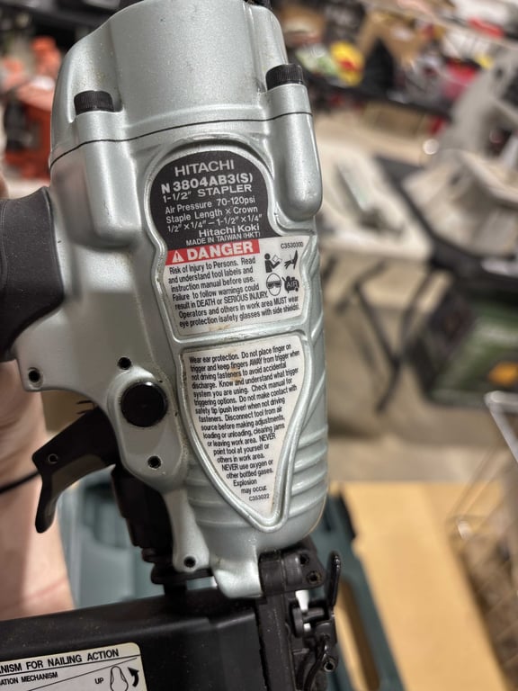 Hitachi Pneumatic Stapler - Image 2