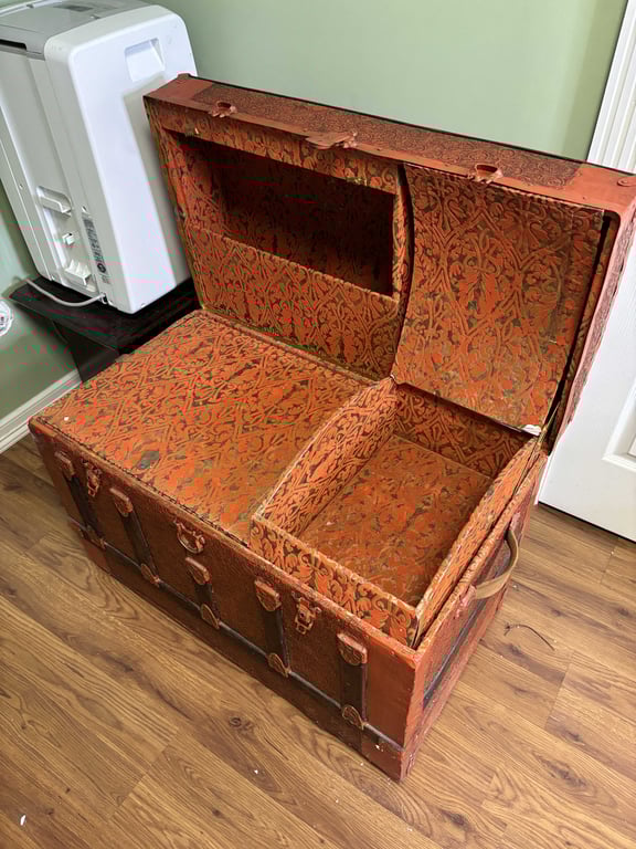 Vintage Chest - Image 4