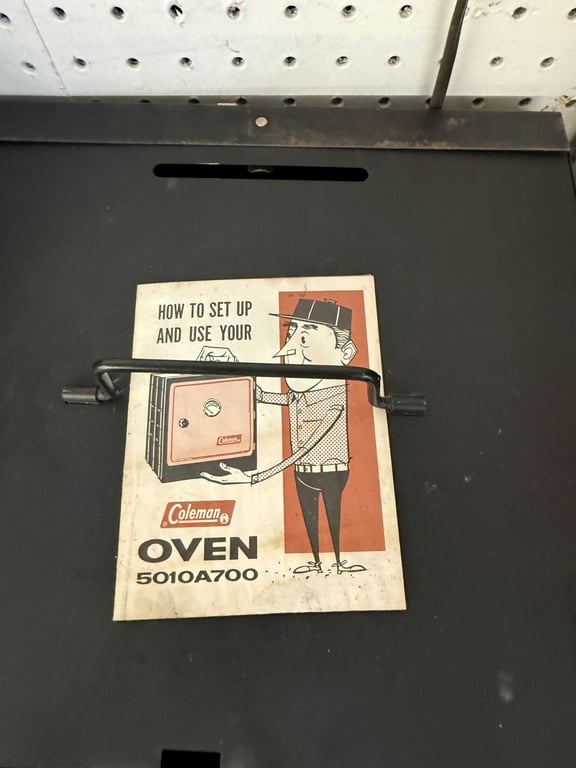 COLEMAN CAMP OVEN - Image 2