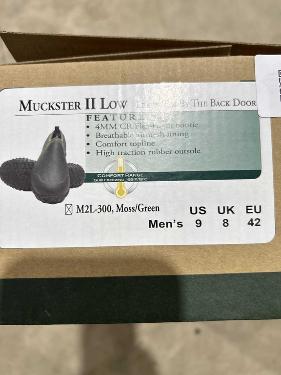 Pair of men's Muck Muckster II Low size 9 shoes - Image 3