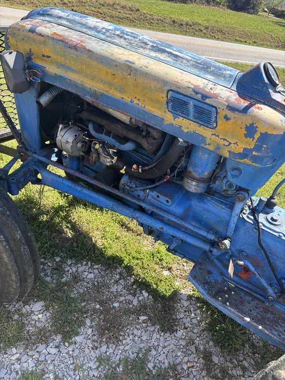 Ford 2000 Tractor - Image 11