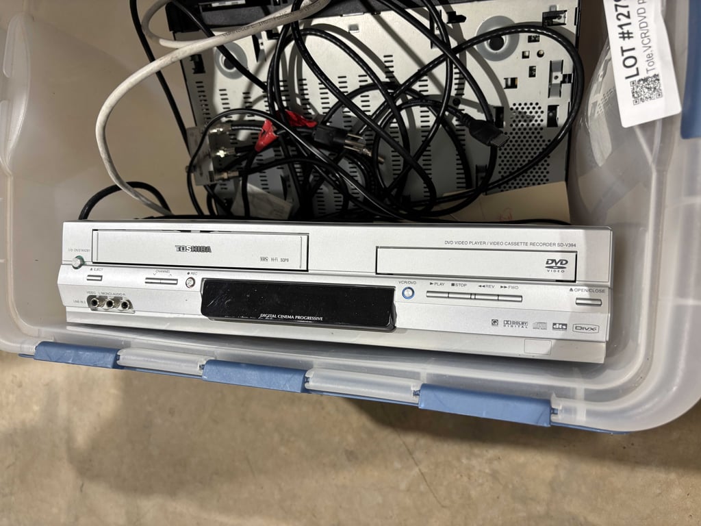 Tote.VCR/DVD player - Image 2