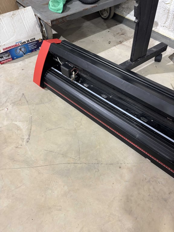 US Cutter vinyl cutter and stande - Image 3