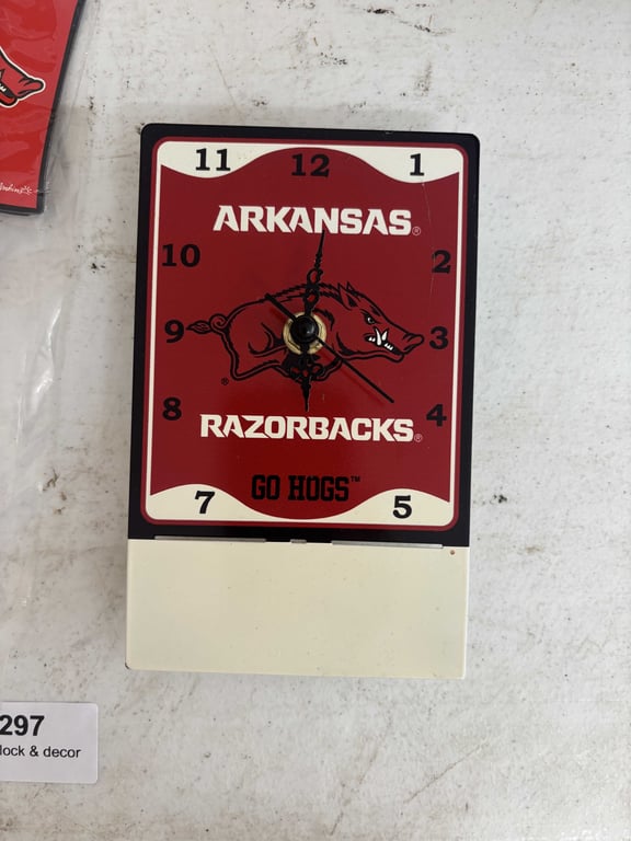 Razorback clock & decor - Image 2