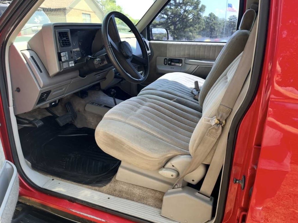 1994 Chevy Suburban 4x4 - Image 6