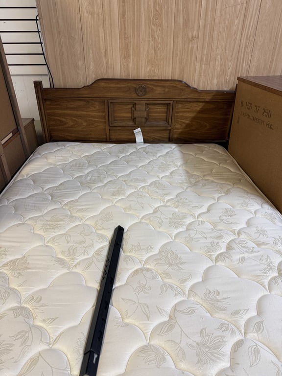 5 PC MAPLE BEDROOM SUITE - Image 2