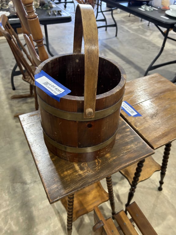Colonial bucket
