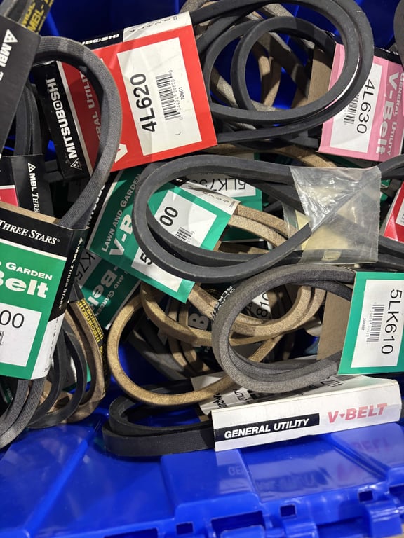 Tote of belts - Image 5