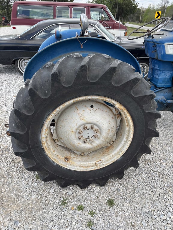 Ford 3000 Diesel - Image 11
