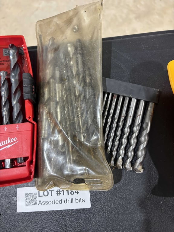 Assorted drill bits - Image 3