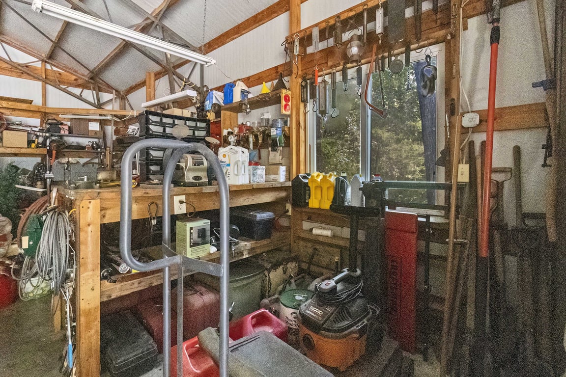 3 bed 3 bath home on 26.19 acres - Image 60
