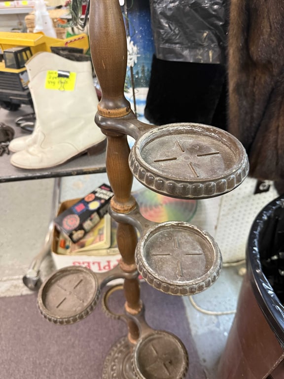 VTG TIERED PLANT STAND - Image 2